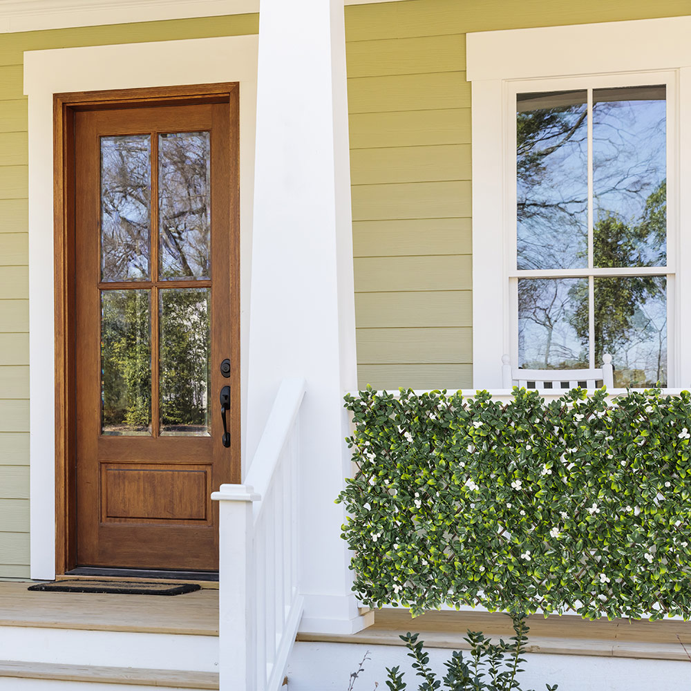 Willow Expandable Trellis 36 x 72-in with White Roses - Image 8